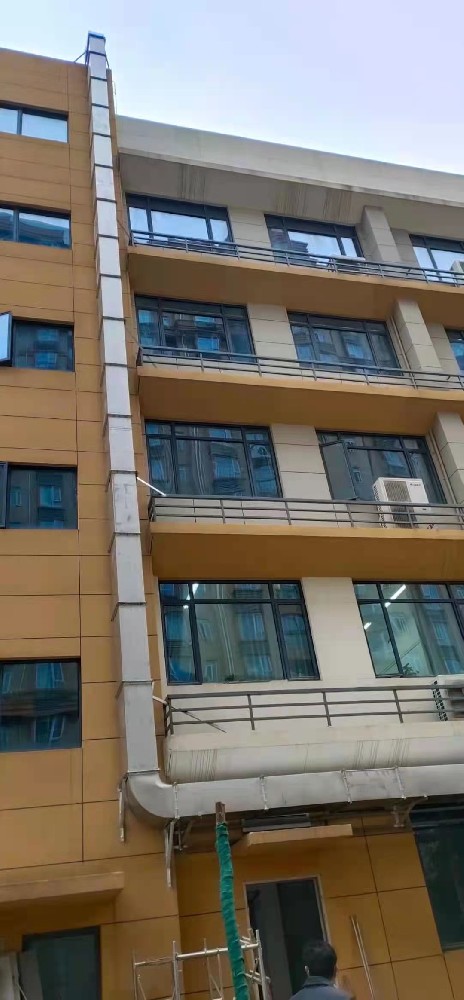 不鏽鋼（gāng）焊（hàn）接風管加工（gōng）廠空調通風（fēng）
